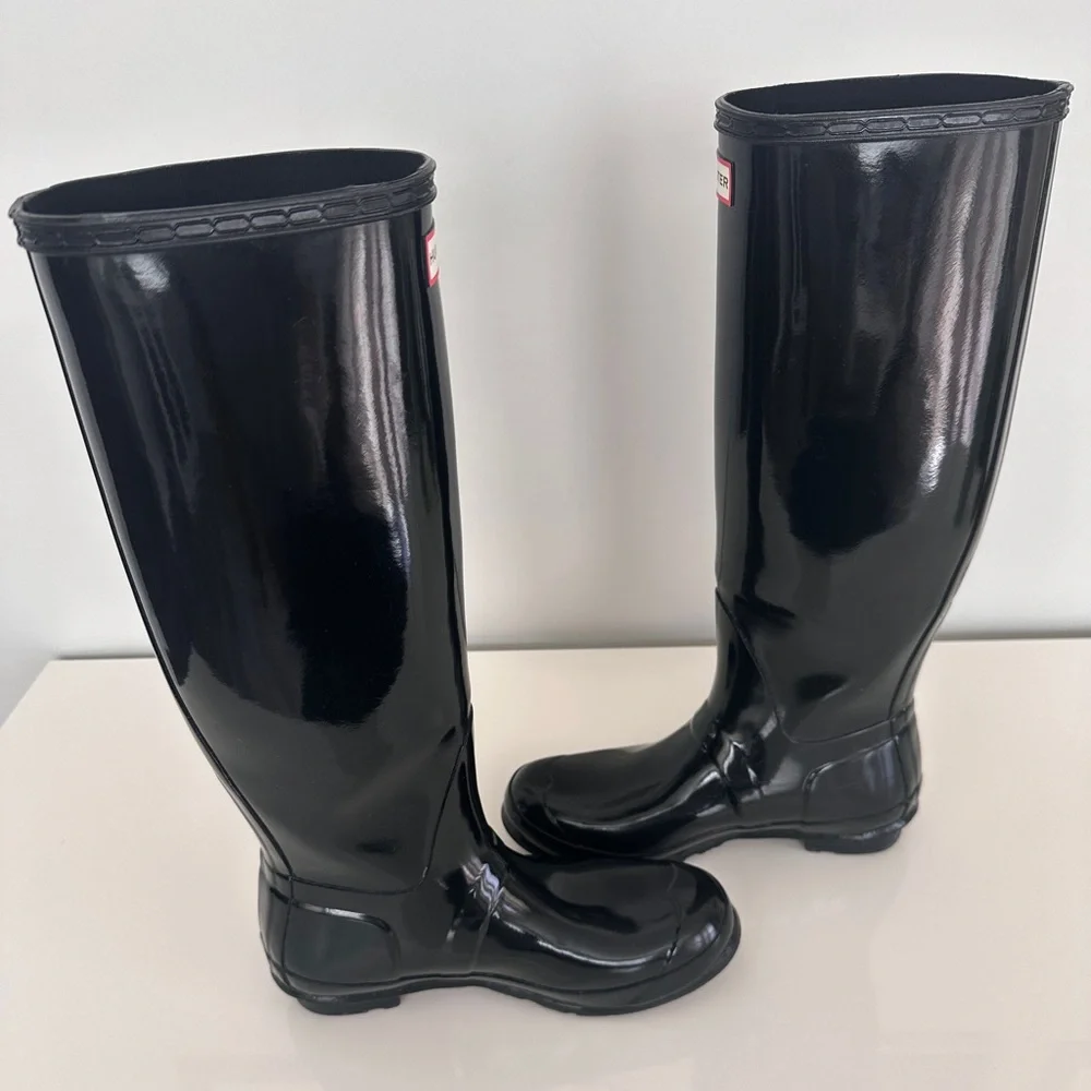 Women’s Tall Black Gloss Hunter rain boots in size 8 - Picture 4 of 15